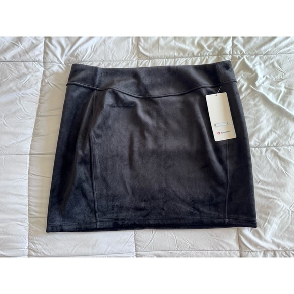 Lululemon Scuba High Rise Mini Skirt Velvet Size X-Large Black, Stretch, NEW - Picture 1 of 7